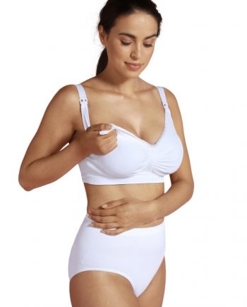 Grudnjak za punije grudi i obline s Carri-Gel potporom Dizajniran za punije grudi i obline, ovaj patentirani, grudnjak za dojenje bez šavova kombinacija je jedinstvene Carri-Gel potpore i lako uklonjivih, mekih jastučića koji Vašim grudima daju izvrstan oblik i potporu. Carri-Gel® je najzdravija opcija kada vam je potrebna podrška u grudnjaku za dojenje. Povećana potpora: Ovaj grudnjak za dojenje, rezultat je ekskluzivne tehnologije i dizajna, koji pruža povećanu potporu majkama sa punijim grudima. Udobnost: Izrazito široke naramenice sprječavaju urezivanje, elastični materijal i široki pojasevi pružaju dovoljno mjesta za promjene Vaših grudi i tijela. Ovaj grudnjak izrađen je od svilenkasto mekih i prozračnih mikrovlakana. To u kombinaciji s gelom, koji ostaje mekan i podatan oko vaših osjetljivih grudi, rezultira apsolutnom udobnošću. Zdravlje: Grudnjak za dojenje s Carri-Gel® potporom jedini je grudnjak s potporom kojeg preporučaju savjetnice za dojenje. Beba: Dizajn košarice koje se cijele otkopčavaju od naramenice otkriva vašu dojku koliko želite i koliko vam je ugodno dok dojite, te pruža maksimalan kontakt koža-na-kožu između vas i vaše bebe.